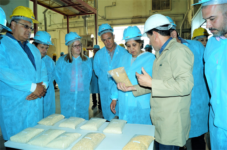 CAAL recebe Prefeita Municipal e Secretários na Unidade Industrial