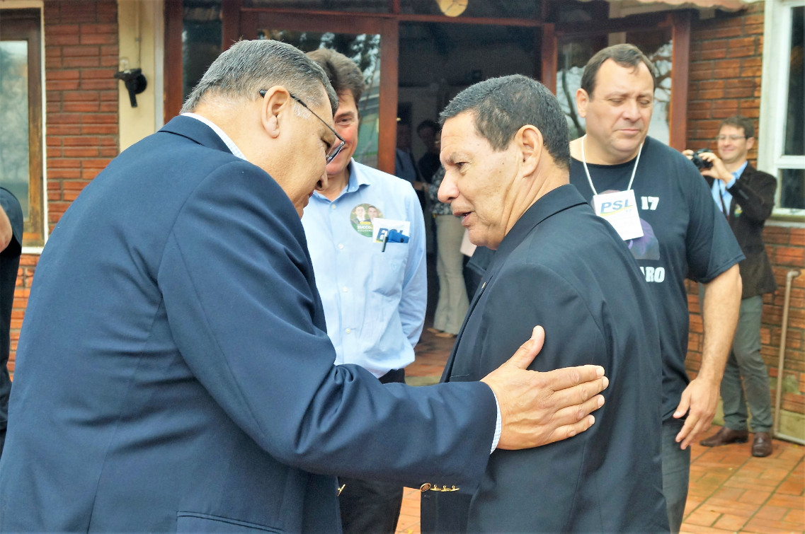 CAAL recebe visita do candidato a vice-presidente, Hamilton Mourão
