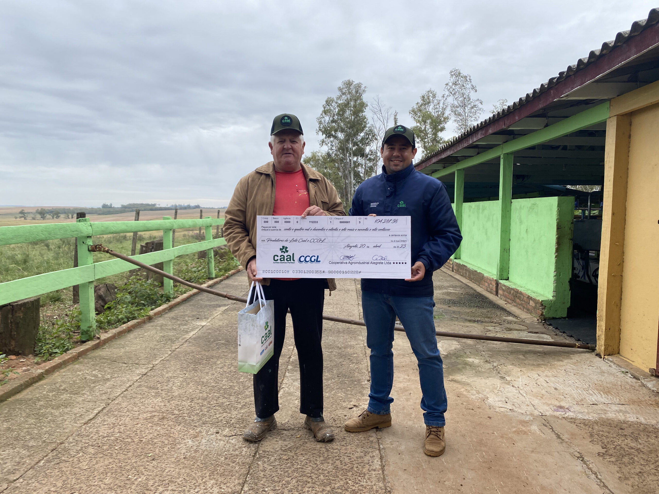 Entrega de bônus financeiro aos produtores de leite