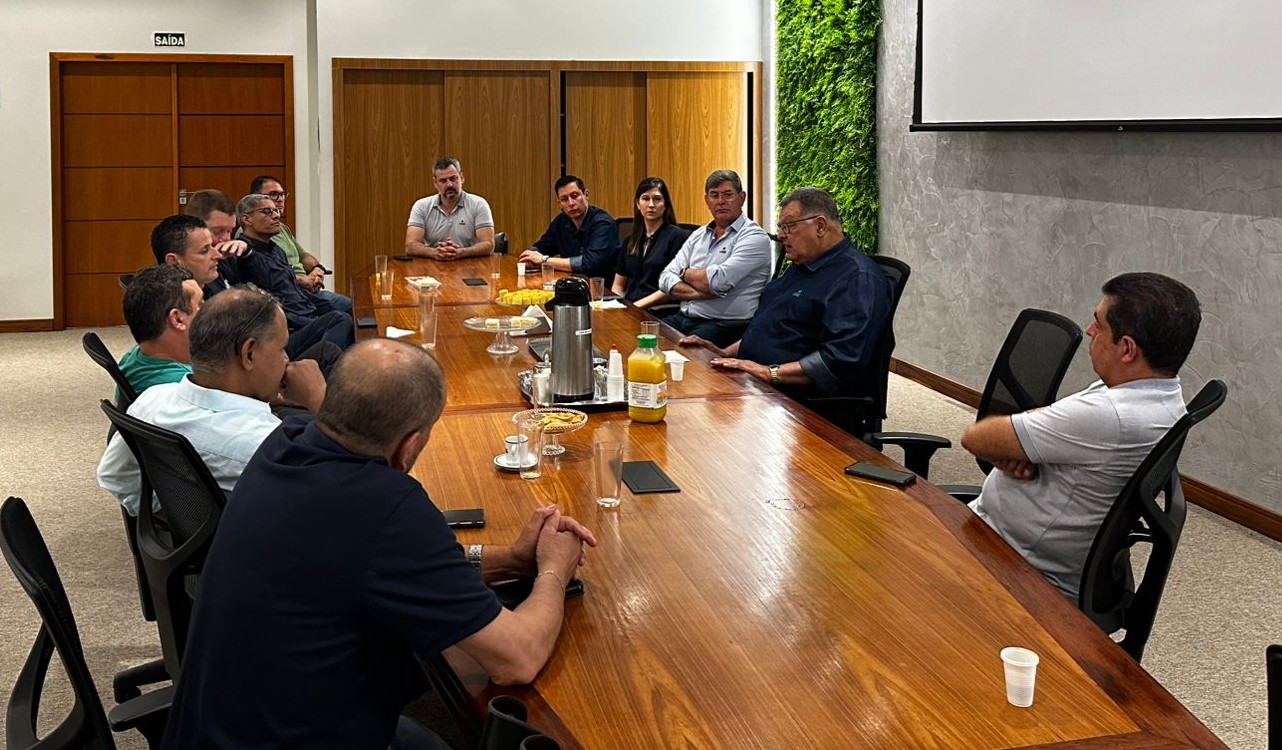 Caal promove encontro entre diretoria e representantes sindicais.