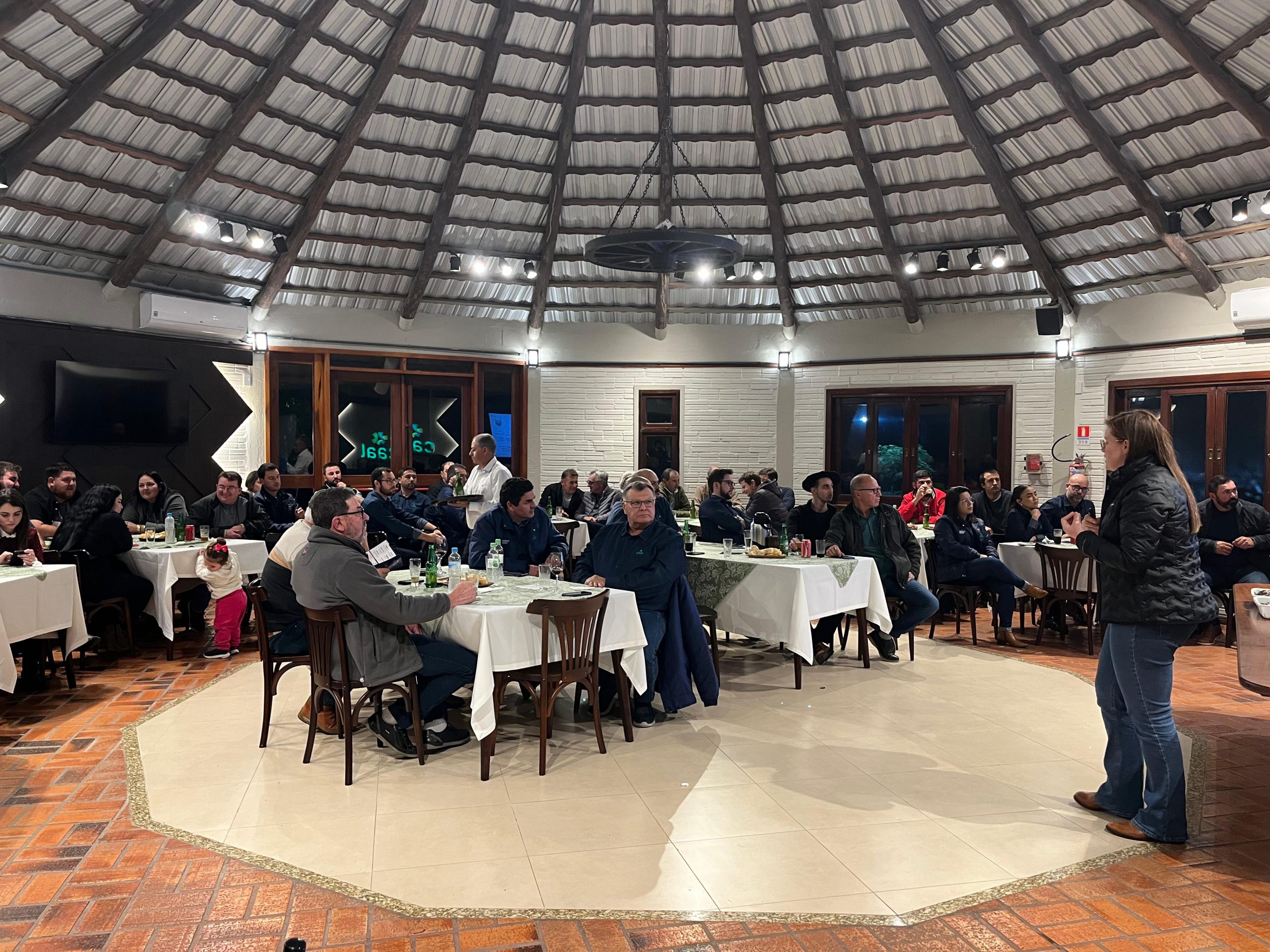 Palestra sobre Manejo Outonal com Bioinsumos reúne cooperados em evento técnico